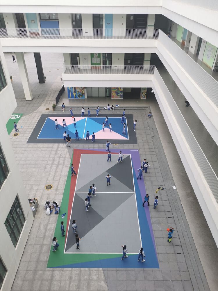 深圳湾学校何奶奶和孩子们分享排球人生