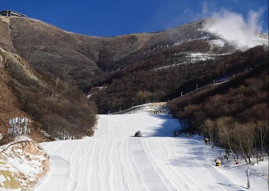 北京冬奥赛场滑雪赛道连受称赞雪从何来