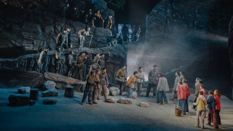 话剧《太行》献演文博会艺术节,"太行精神"感动深圳观众