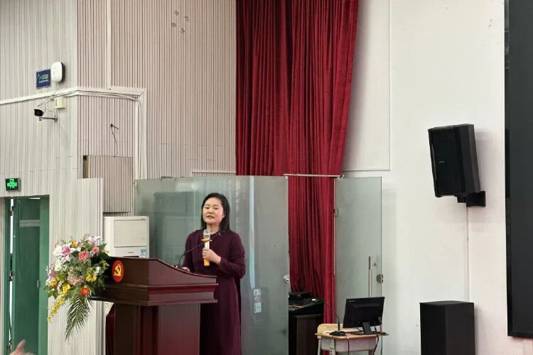 赤湾学校开展德育成长课程之青春期心理健康讲座_读创客户端