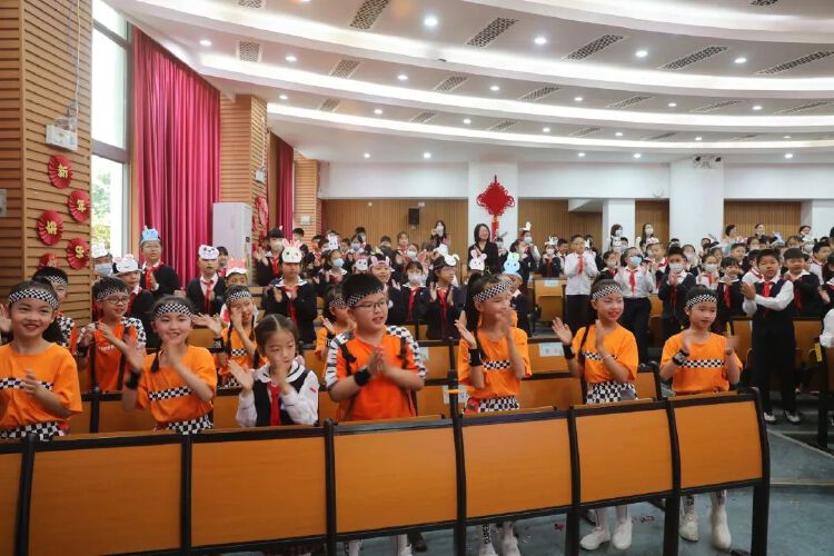 卓雅小学第二十届英语文化节开幕_读创客户端