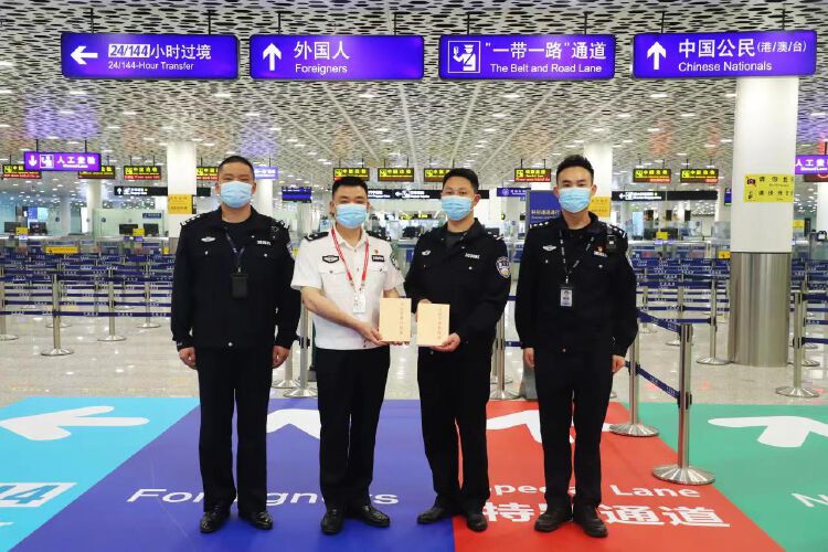 读创--【原创】深圳机场边检站组织评选10名"向上好青年"